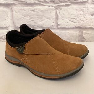 Acorn 8 Suede Slip On Women’s Comfort Shoes Sneakers Flats Chestnut Brown